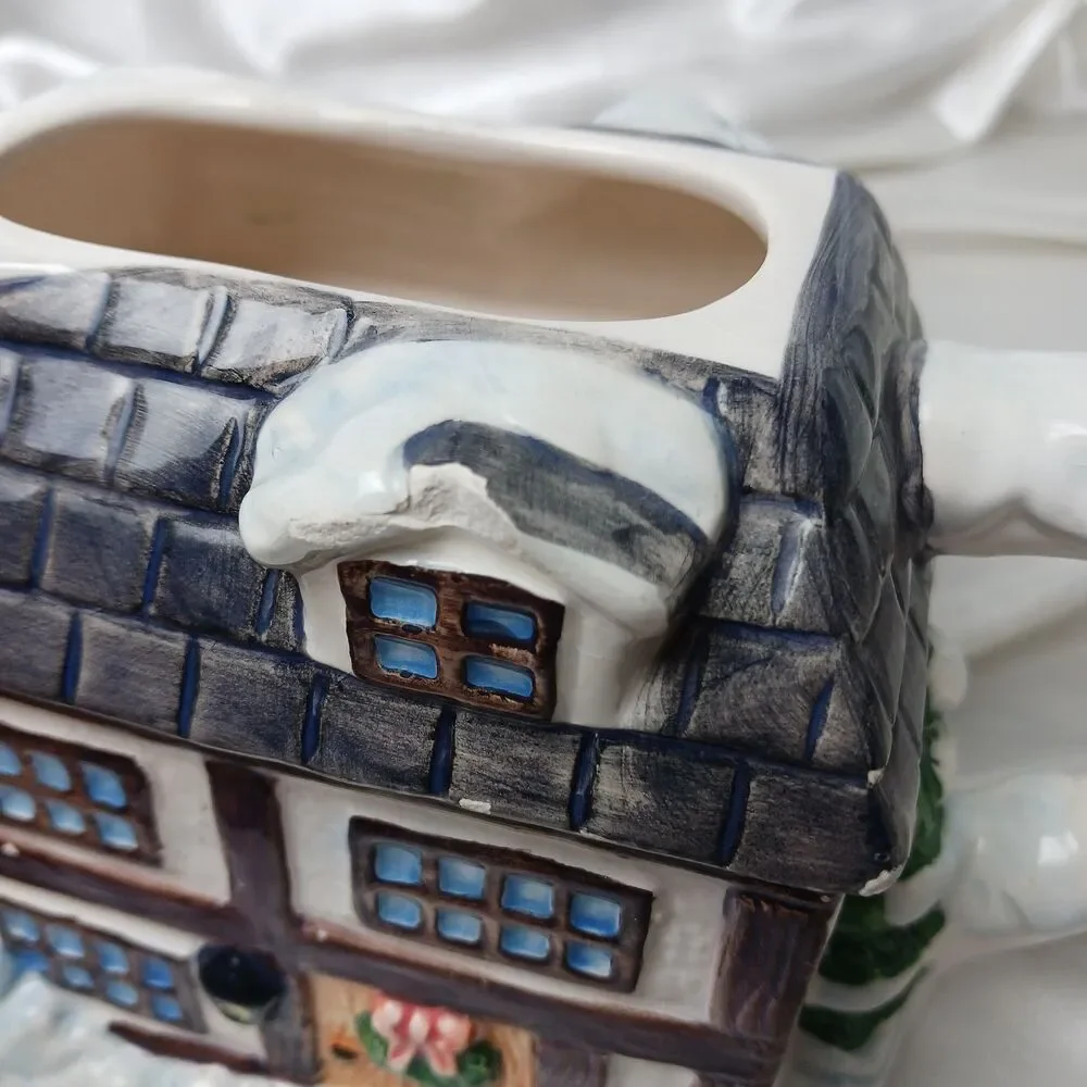 WINTER COTTAGE SCENE TEAPOT